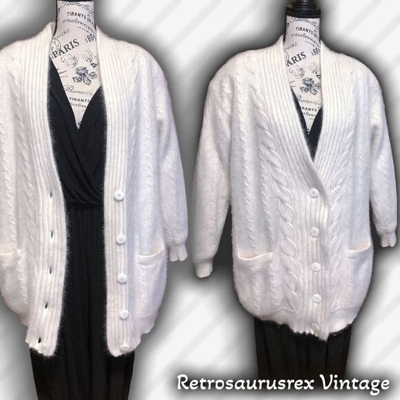 Vintage 1980’s Retro Oversized Offwhite Angora Cardigan Sweater - Picture 9 of 14